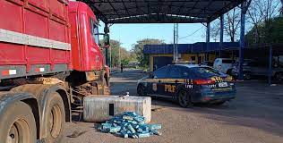 PRF apreende carreta com mais de meia tonelada de maconha nos tanques de combustível em Sarandi