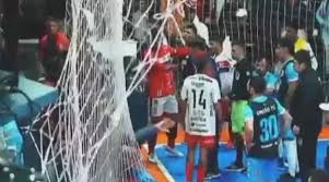 Homem invade ginásio na Região e esfaqueia torcedor durante partida de futsal