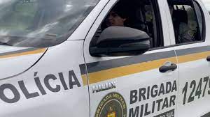 Imagem mostra jovem de 25 anos caído após ser esfaqueado em Três Passos