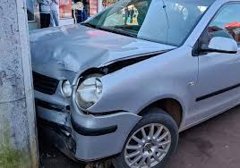 Duas pessoas são socorridas ao hospital após acidente no centro de Três Passos