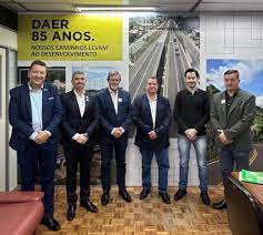 Prefeitos de Tiradentes do Sul e Crissiumal cumprem agenda com o Governador do Estado