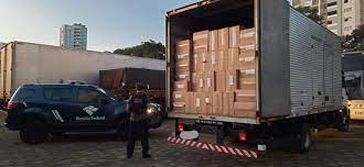 Caminhão carregado com agrotóxicos e cigarros contrabandeados é apreendido na BR-472, em Três de Maio