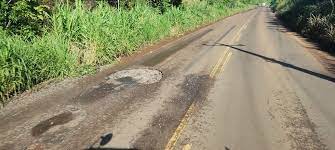 Buracos causam prejuízos e risco de acidentes na RSC 472 entre Tenente Portela e Palmitinho