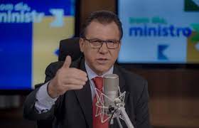 Portaria que restringe trabalho nos feriados passará a valer a partir de março de 2024, diz ministro do Trabalho